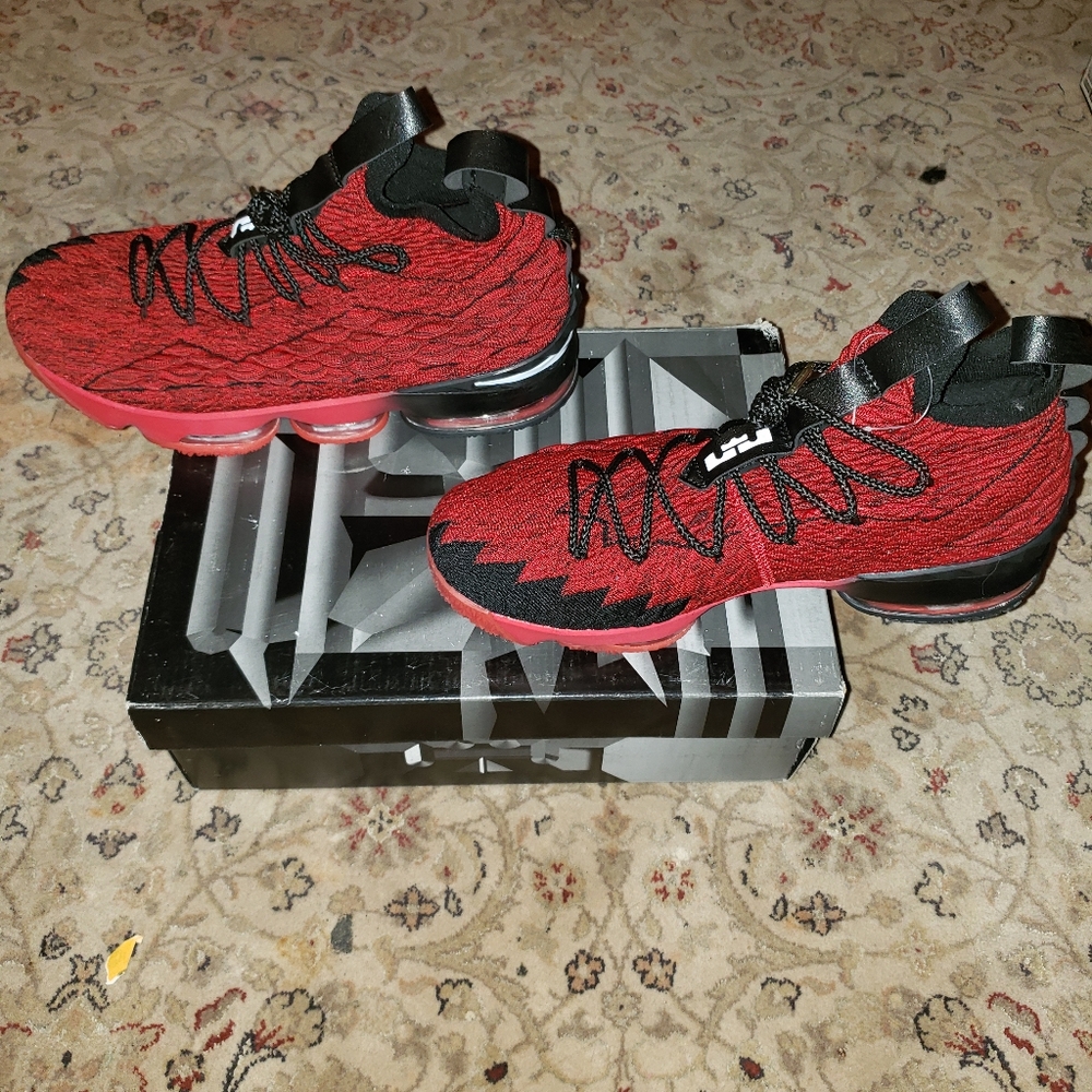 Nike Lebron XV